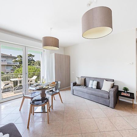 Residenza Miralago II By Wonderful Italy Desenzano del Garda Exterior photo