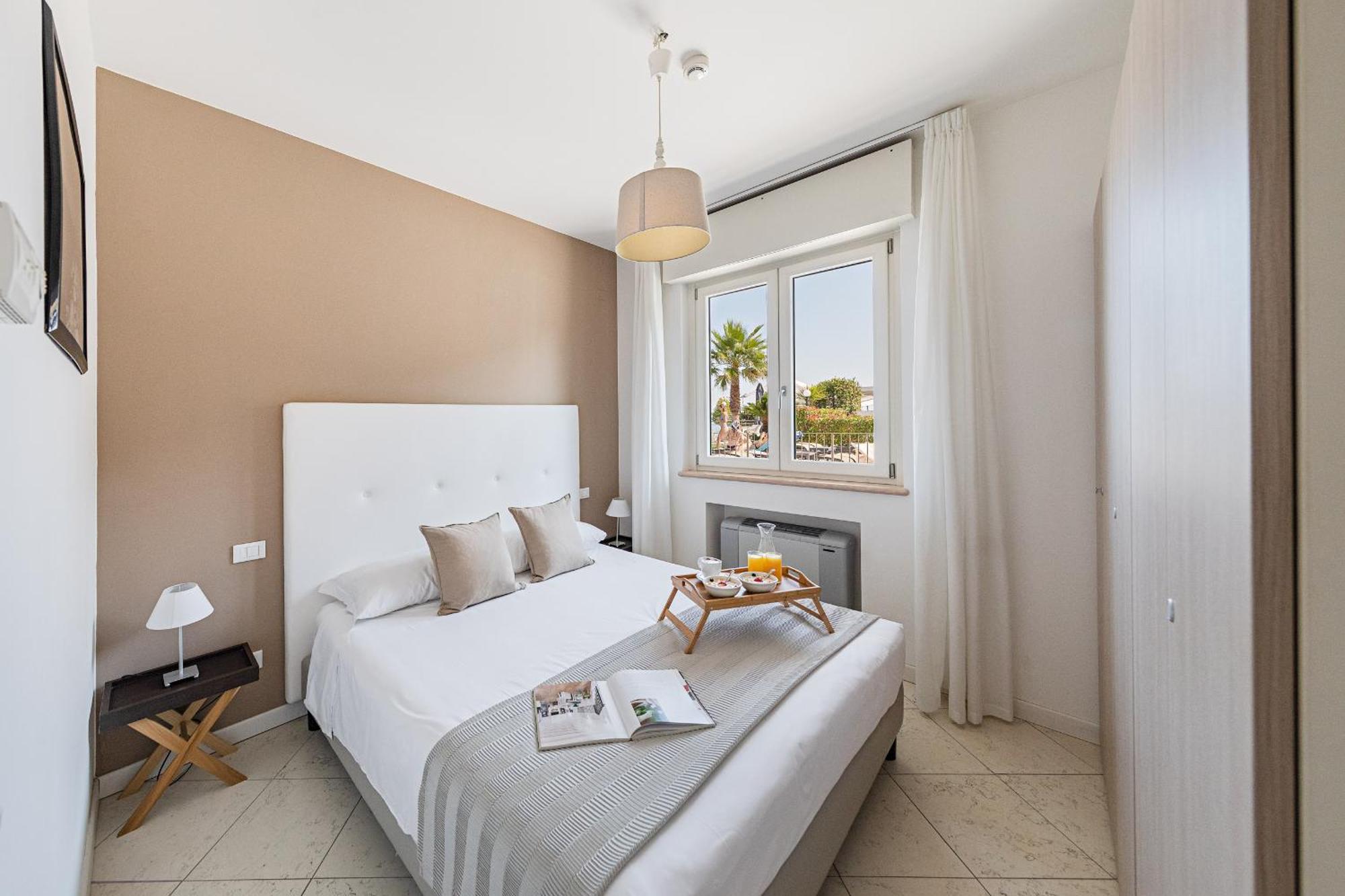 Residenza Miralago II By Wonderful Italy Desenzano del Garda Exterior photo