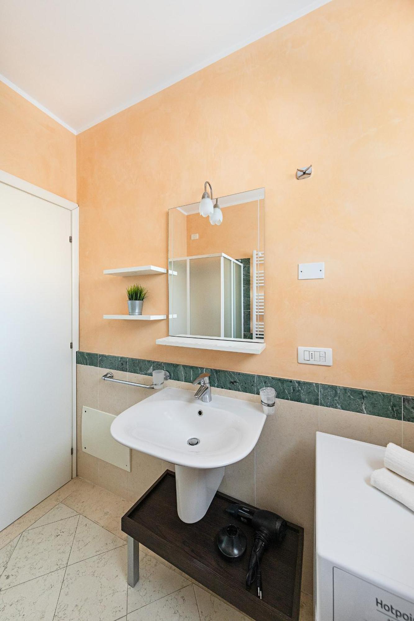 Residenza Miralago II By Wonderful Italy Desenzano del Garda Exterior photo