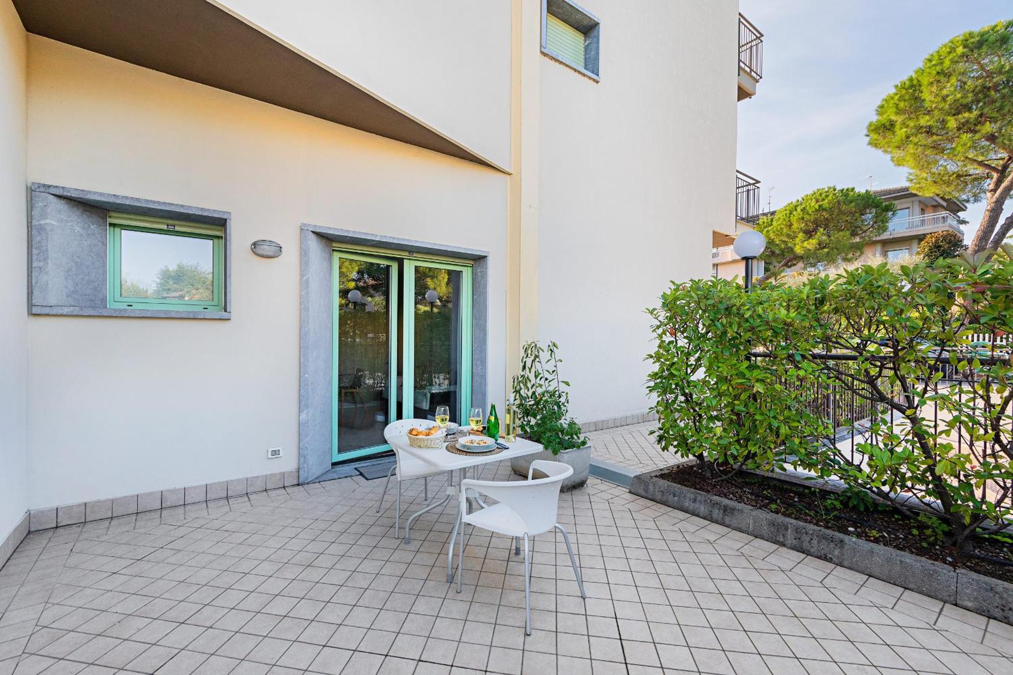 Residenza Miralago II By Wonderful Italy Desenzano del Garda Exterior photo
