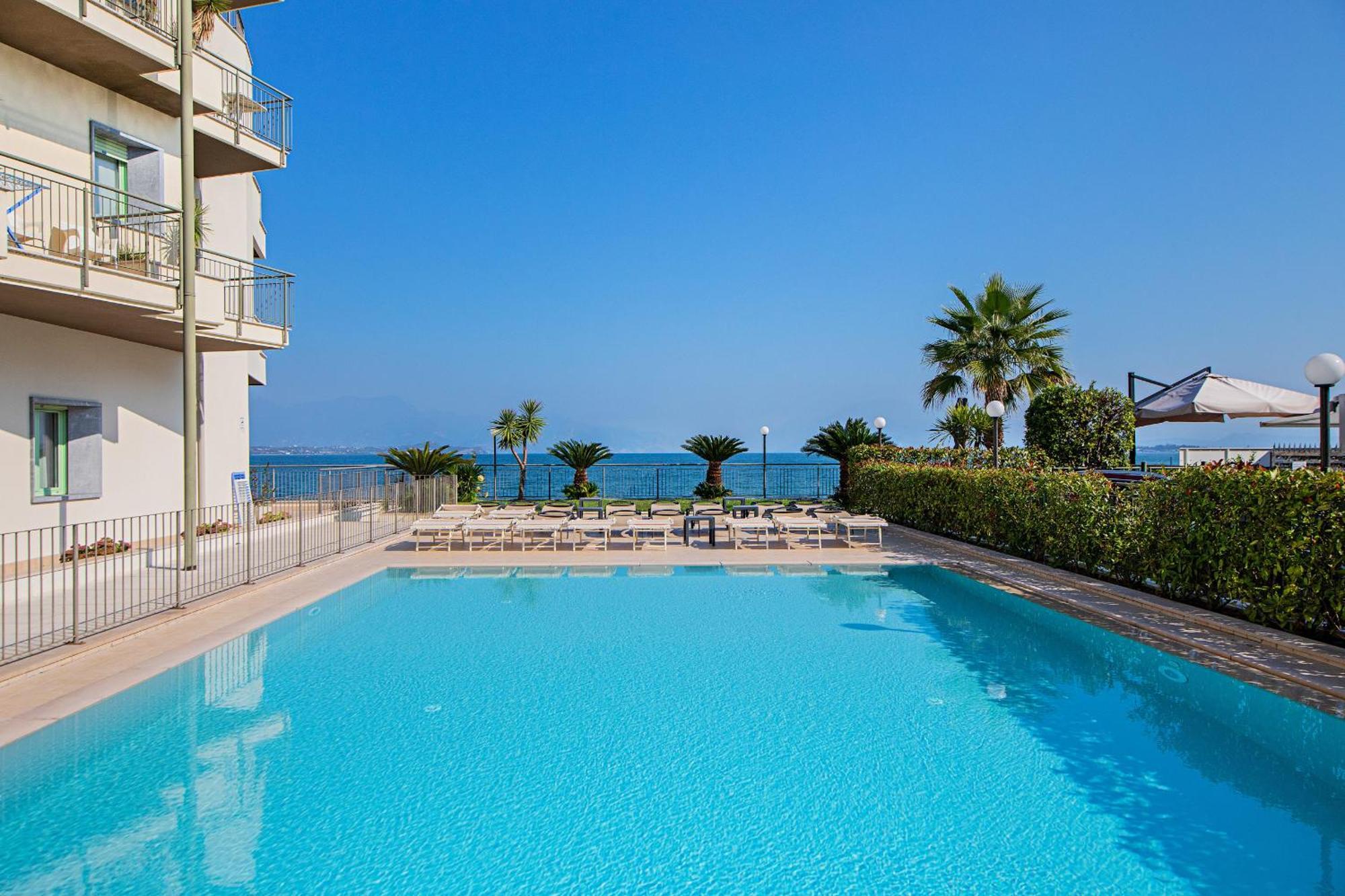 Residenza Miralago II By Wonderful Italy Desenzano del Garda Exterior photo