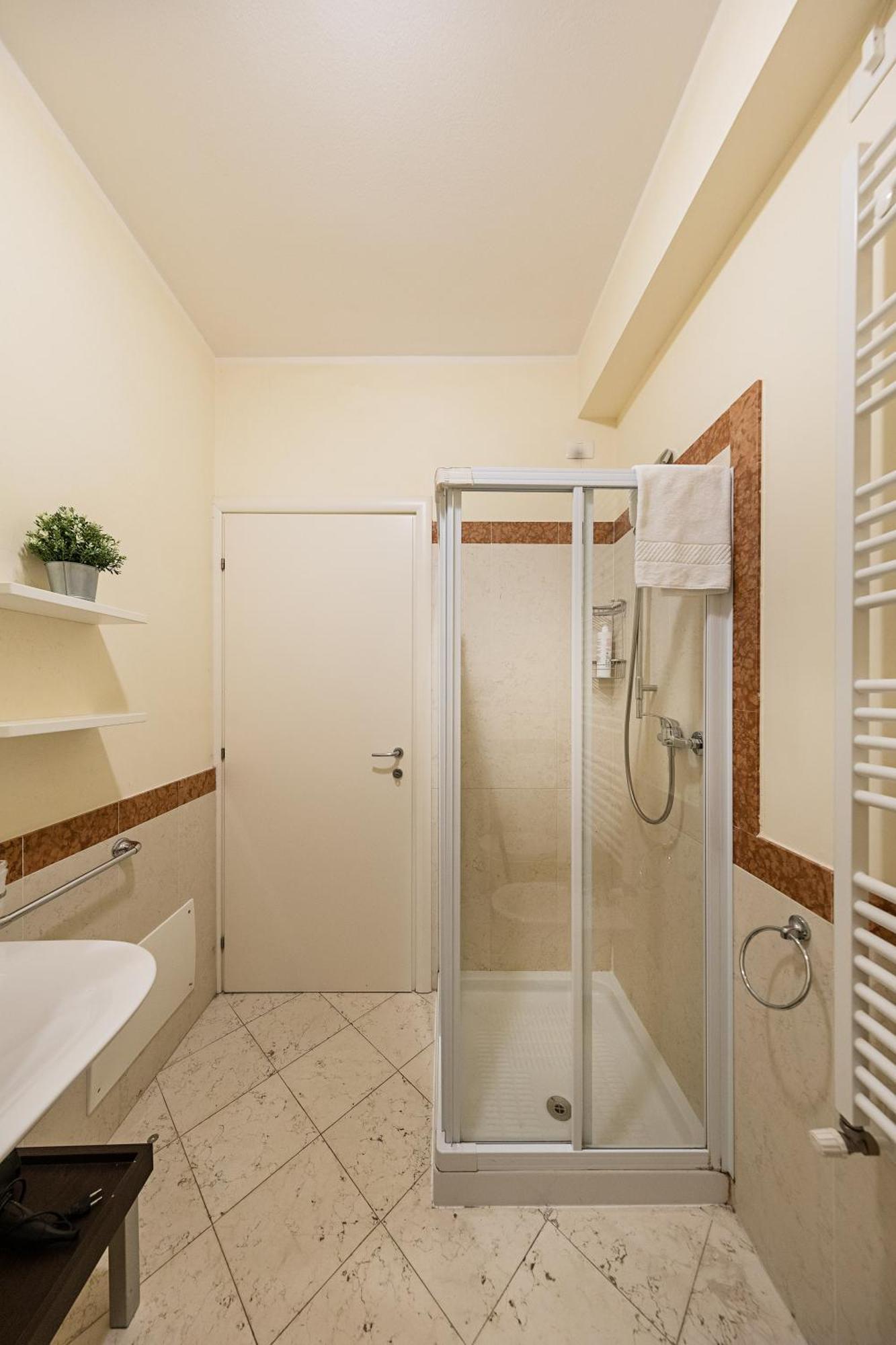 Residenza Miralago II By Wonderful Italy Desenzano del Garda Exterior photo