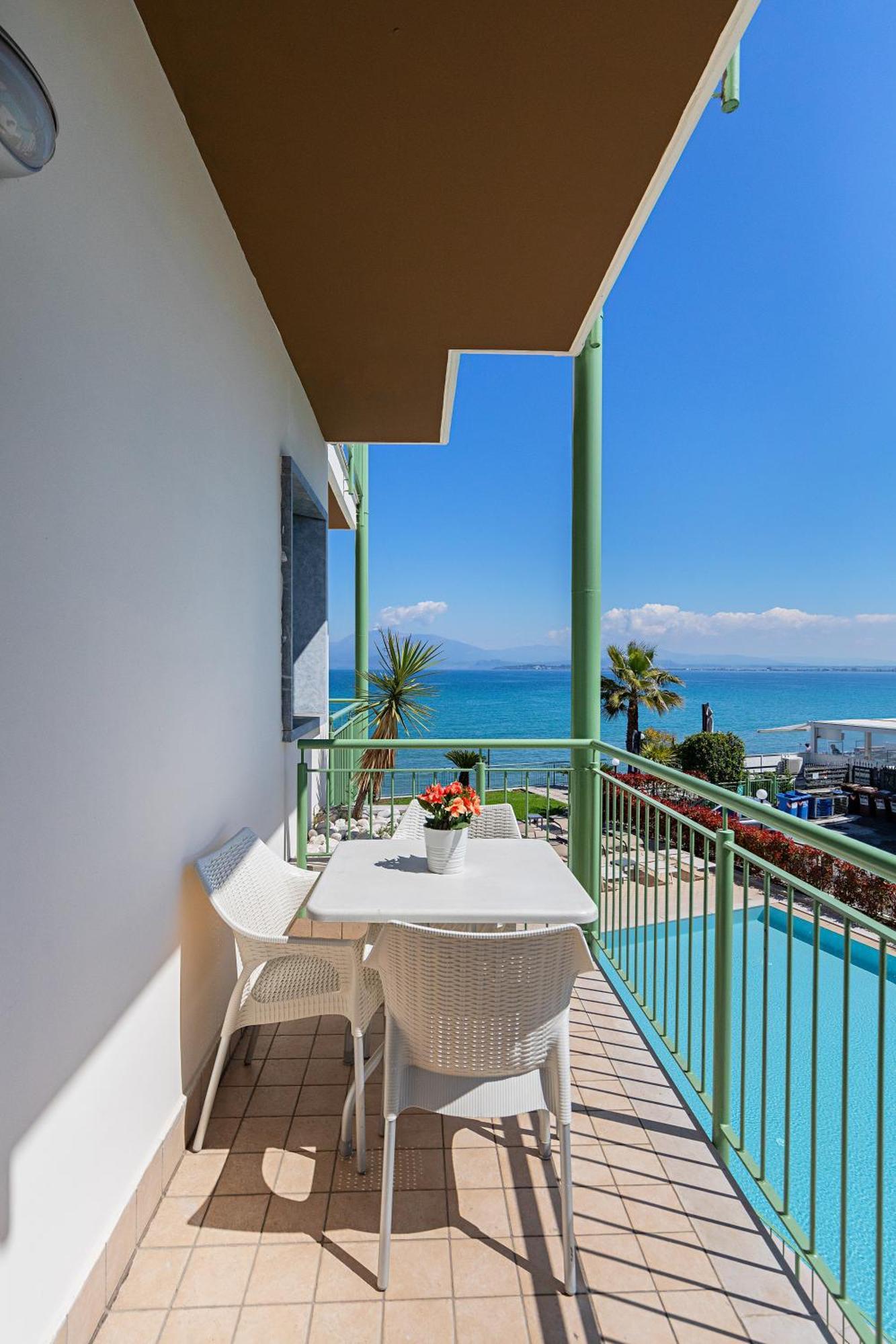 Residenza Miralago II By Wonderful Italy Desenzano del Garda Exterior photo