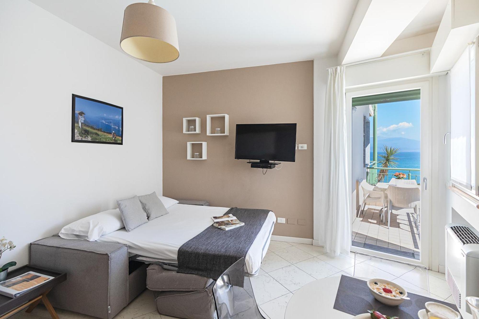 Residenza Miralago II By Wonderful Italy Desenzano del Garda Exterior photo