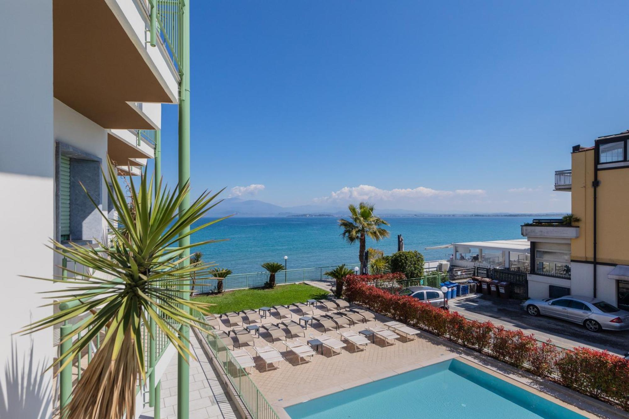 Residenza Miralago II By Wonderful Italy Desenzano del Garda Exterior photo