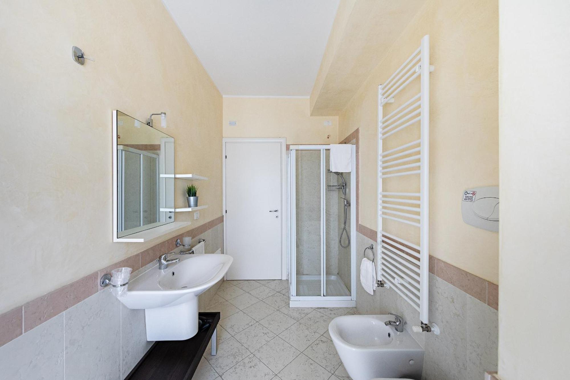 Residenza Miralago II By Wonderful Italy Desenzano del Garda Exterior photo