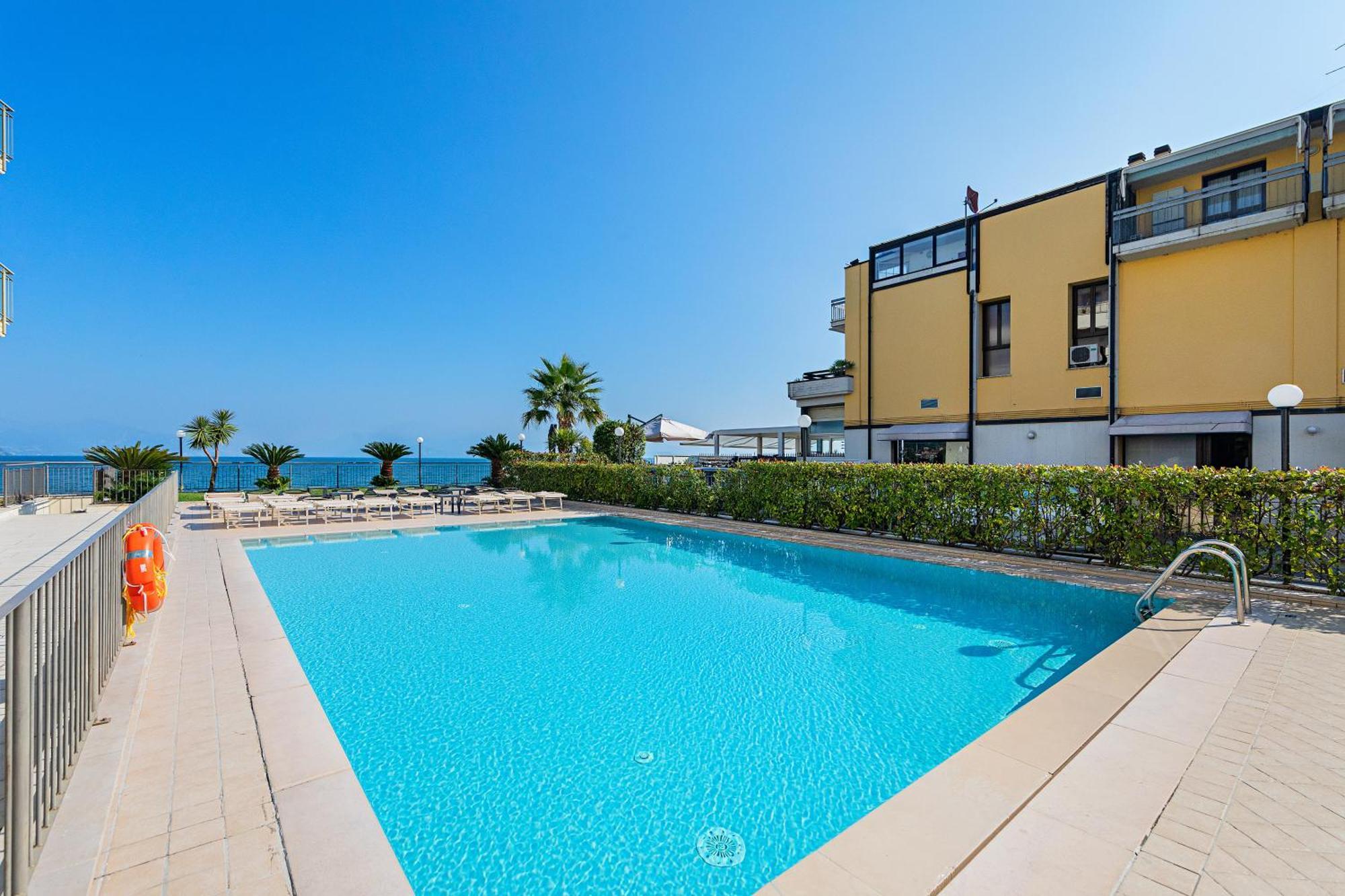 Residenza Miralago II By Wonderful Italy Desenzano del Garda Exterior photo