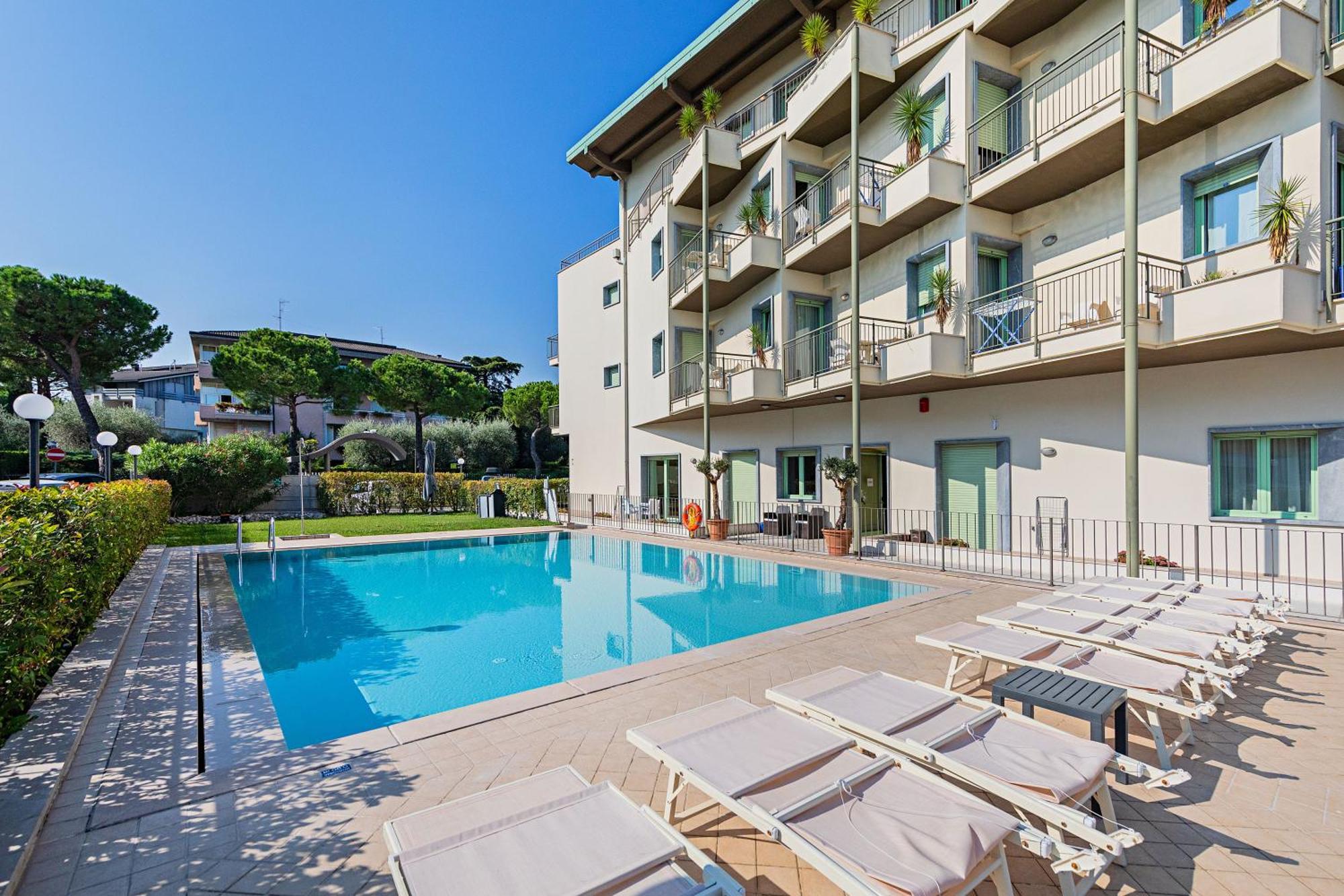Residenza Miralago II By Wonderful Italy Desenzano del Garda Exterior photo