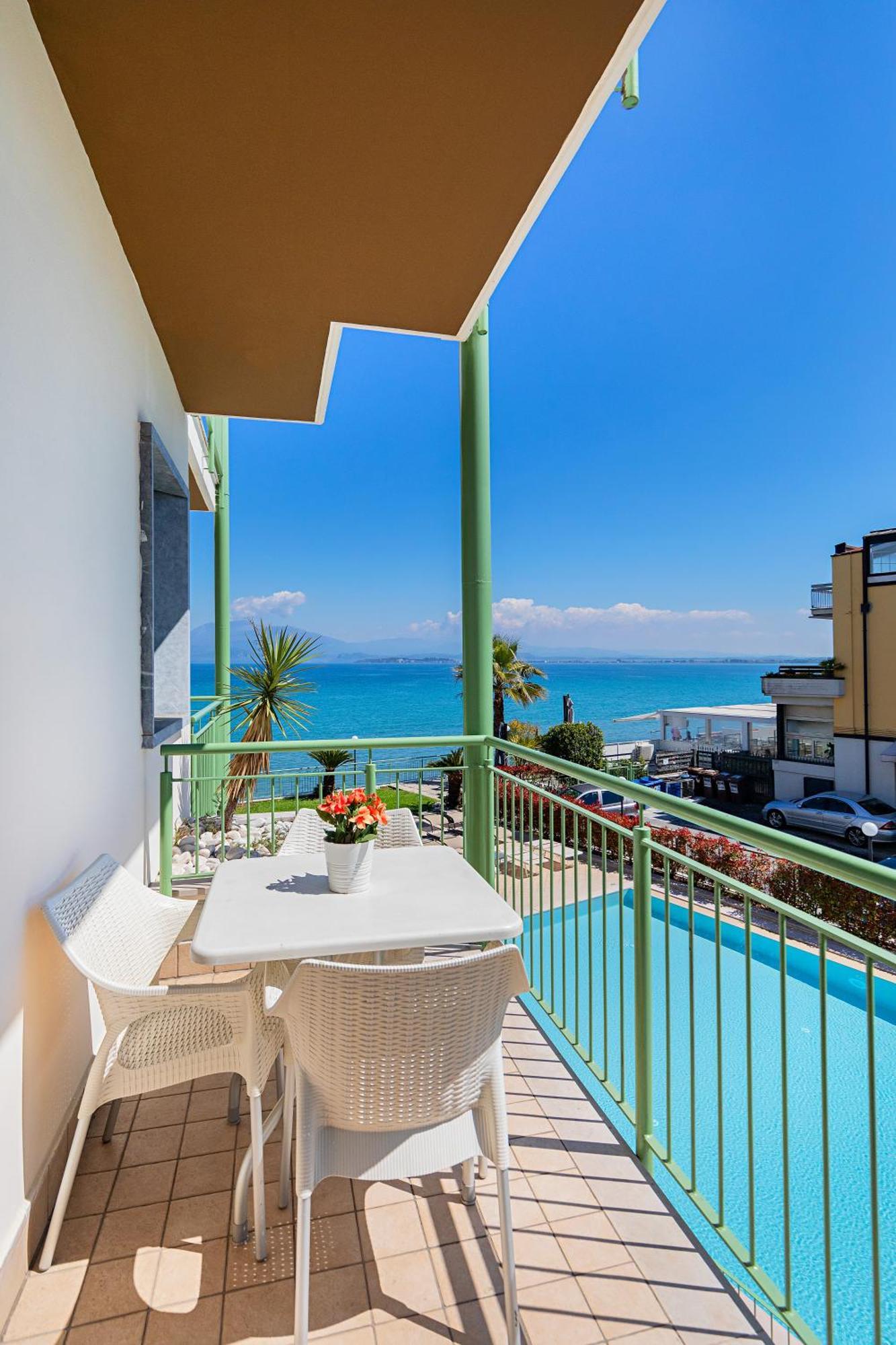 Residenza Miralago II By Wonderful Italy Desenzano del Garda Exterior photo