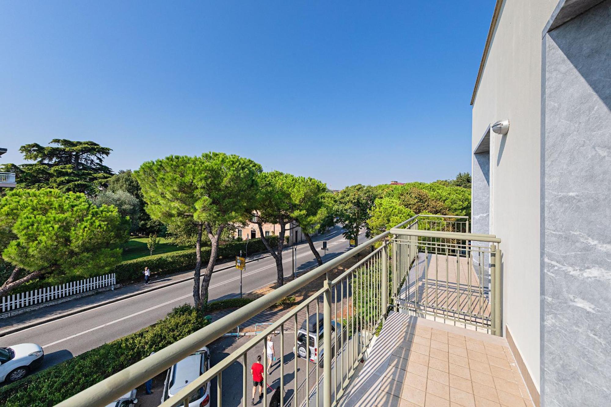 Residenza Miralago II By Wonderful Italy Desenzano del Garda Exterior photo